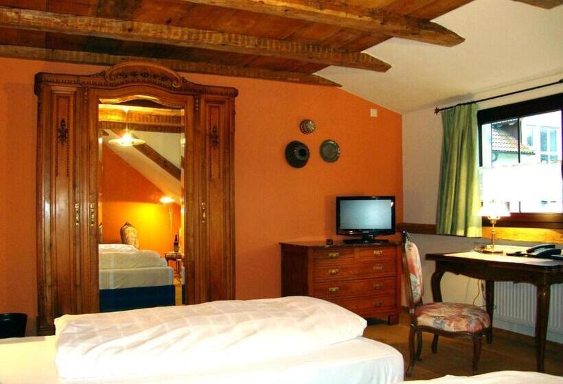 Полулюкс, Historisches Genusshotel Löwen