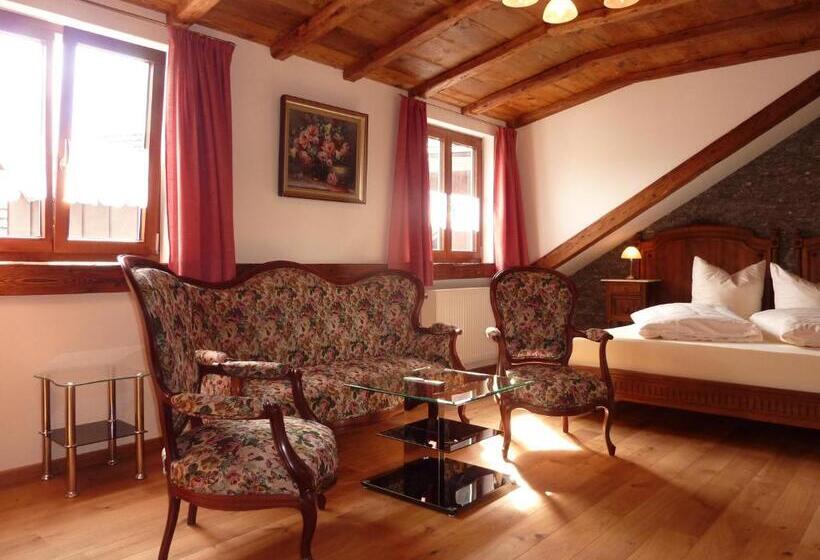 Люкс, Historisches Genusshotel Löwen