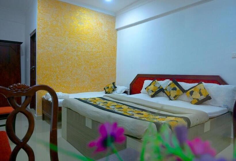 디럭스 룸, Indraprastham Tourist Home