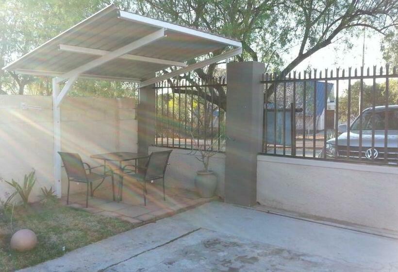 Семейный Номер, Lazy Gecko Accommodation