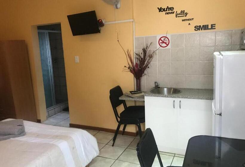 Семейный Номер, Lazy Gecko Accommodation
