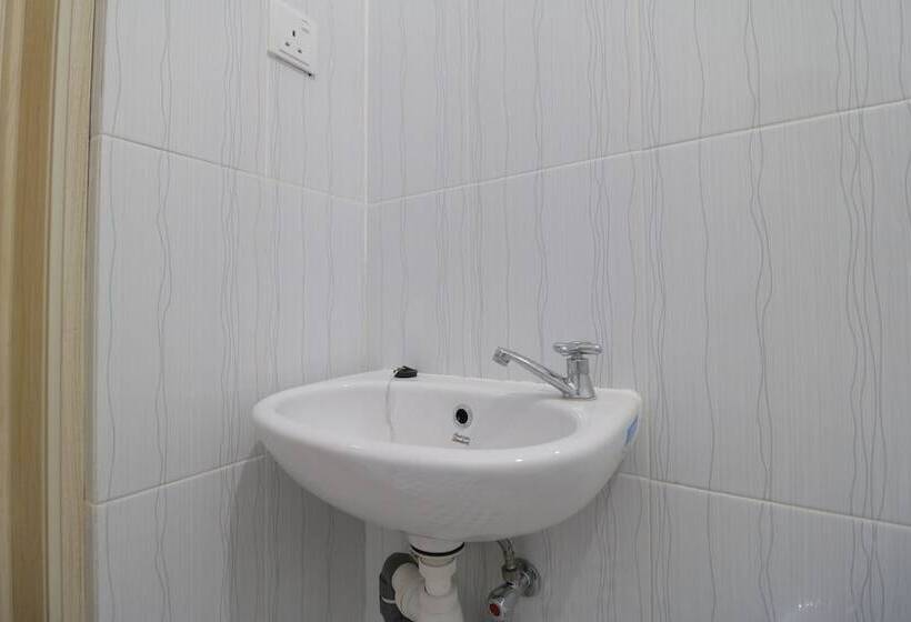 デラックスルーム, Reddoorz Plus Near Kepri Mall