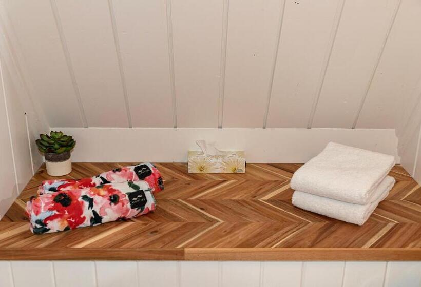 کابین, The Shoreline Tofino