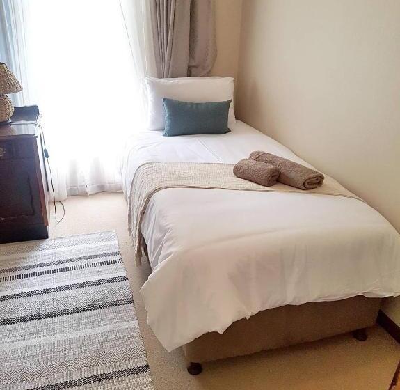 Люкс Вид на Бассейн, Oudtshoorn Guest House