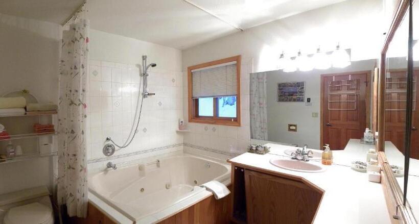 자쿠지 스위트, Alaska Chalet Bed & Breakfast