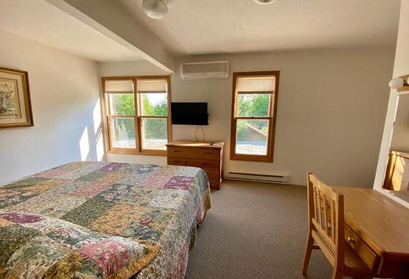 Suite with lake view, Peters Sunset Beach Resort And Golf