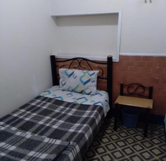 Quarto Estandar Individual, Moraldur
