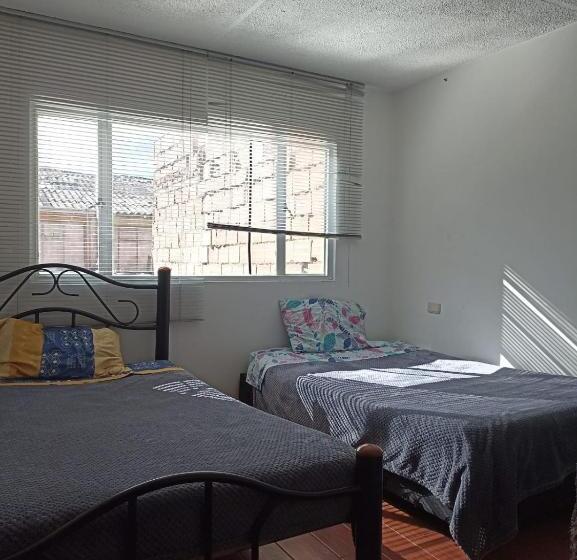 Quarto Estandar, Moraldur