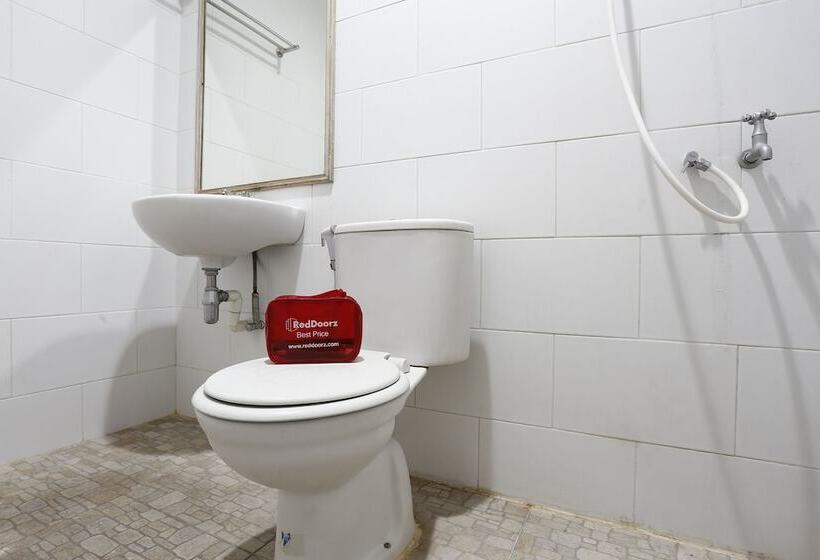 Номер Стандарт, Reddoorz Plus Near Adisucipto Airport 2