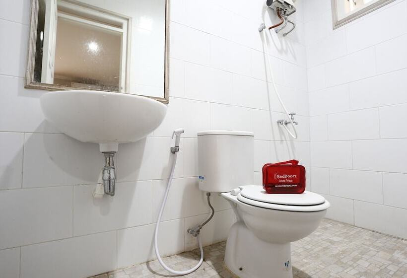 Номер Economy, Reddoorz Plus Near Adisucipto Airport 2