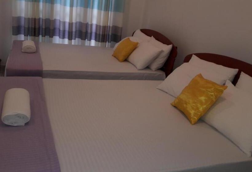 اتاق لوکس سه تخته, Risenlak Holiday Resort