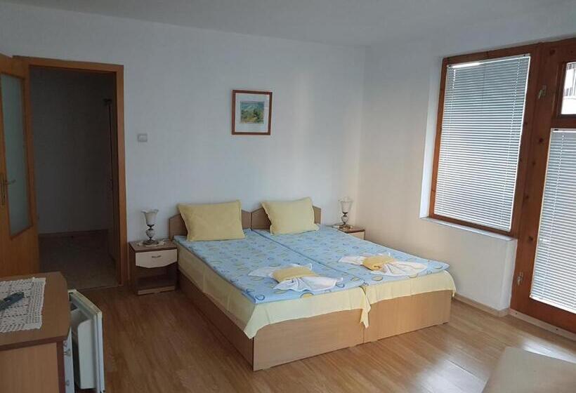 חדר סטנדרט עם מרפסת, Guest House Veselina