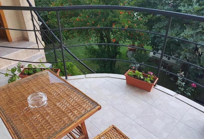 חדר סטנדרט נוף לגינה, Guest House Veselina
