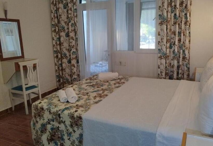 Семейный Номер Вид на Сад, Cemils Guest House