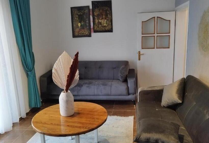 Семейный Номер Вид на Сад, Cemils Guest House