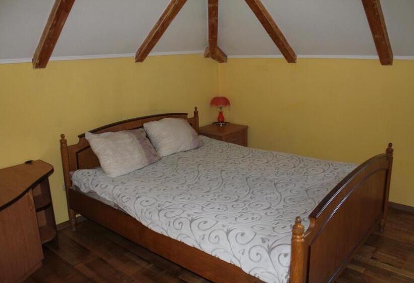 اتاق استاندارد سه نفره, Cottage Kazka Lisu