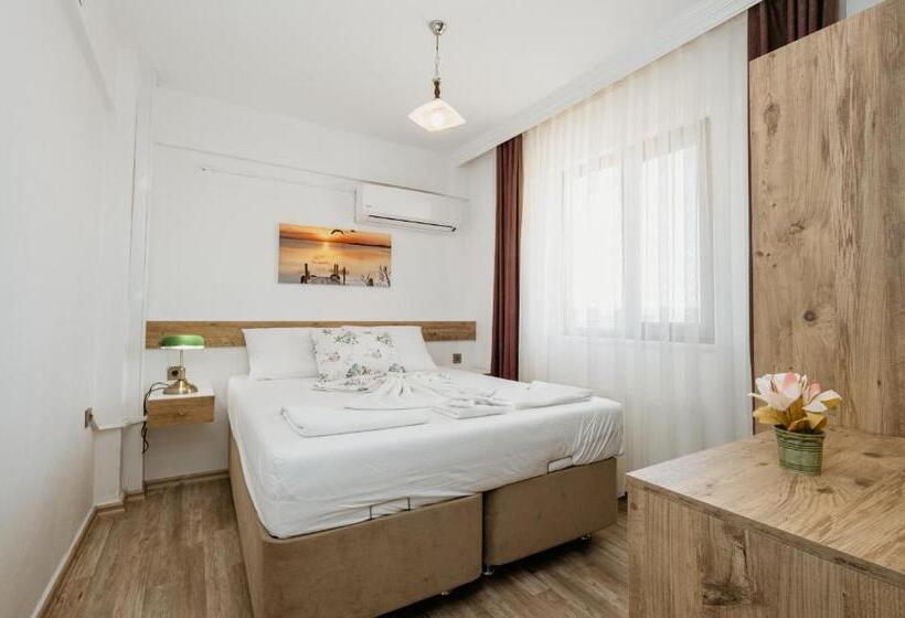 اتاق استاندارد سه تخته با بالکن, Azra Apart & Otel