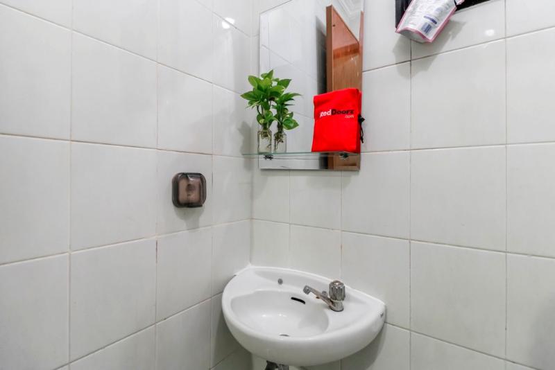 Номер Стандарт, Reddoorz Plus Near Trisakti University