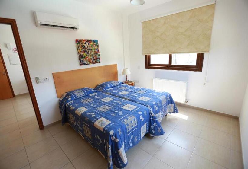 Апартаменты 1 Спальня, C & A Hotel Apartments