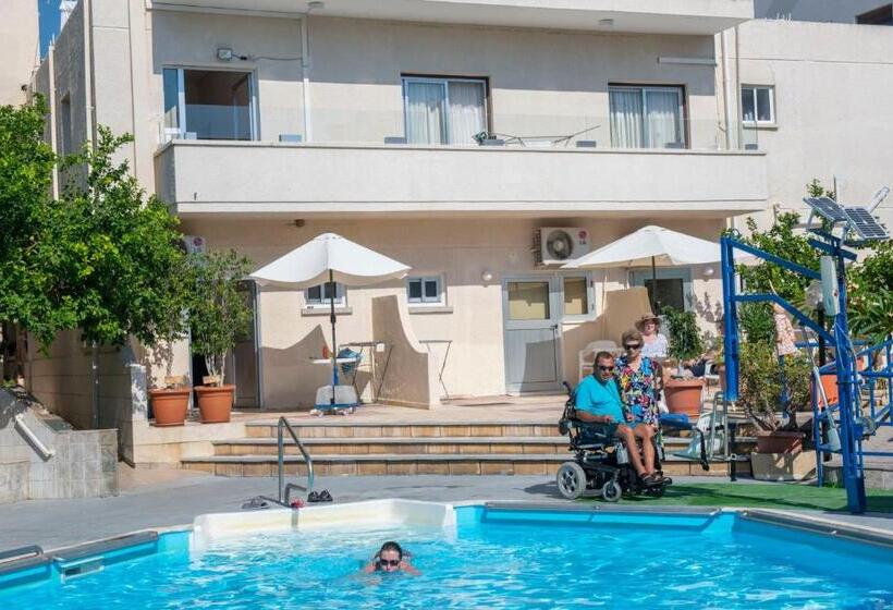 Апартаменты 3 Спальни, C & A Hotel Apartments