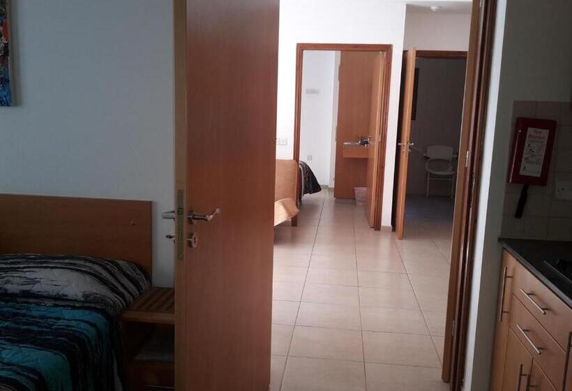 Апартаменты 2 Спальни, C & A Hotel Apartments