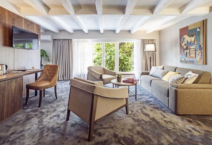 سوییت اجرایی, Nomad Luxury Suites