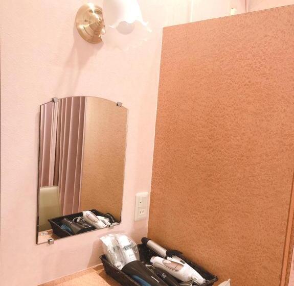 غرفة قياسية فردية, Liberty Matsuyama