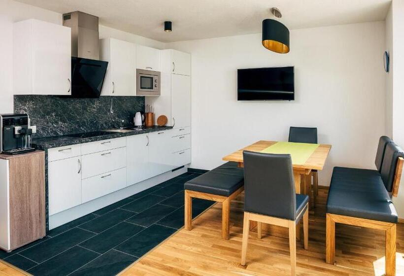 Апартаменты 1 Спальня с Балконом, Nowders Apartments