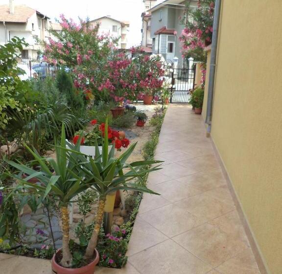 Номер Стандарт Трехместный, Guest House Stoyanovi