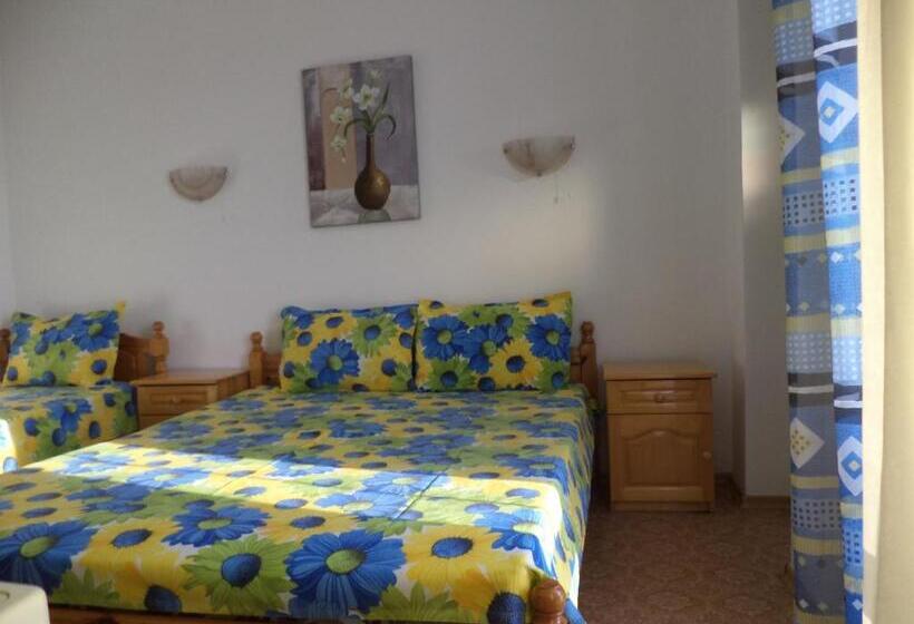 Номер Стандарт Трехместный, Guest House Stoyanovi