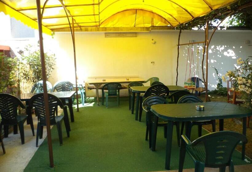 Четырехместный Номер Стандарт, Guest House Stoyanovi