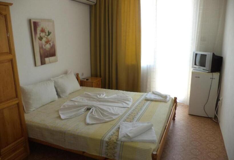 Номер Стандарт с Балконом, Guest House Stoyanovi