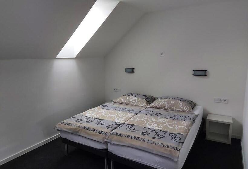 Номер Deluxe, Penzión Marco Polo