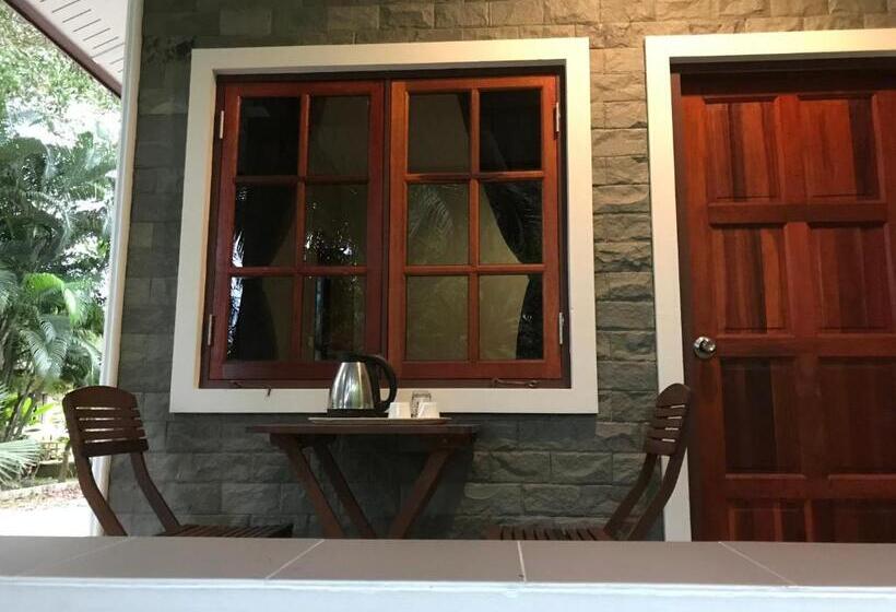 بانگلوی استاندارد 2 خوابه, Coconut Bungalow