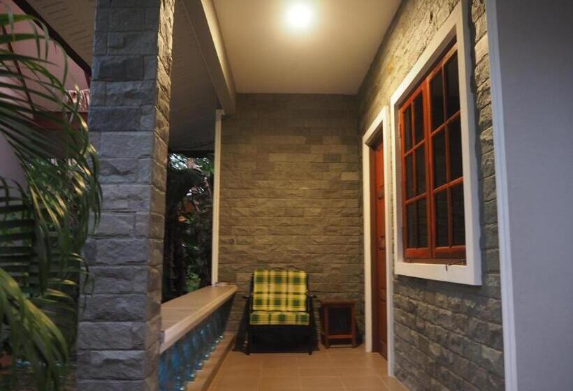 بانگلوی استاندارد 2 خوابه, Coconut Bungalow