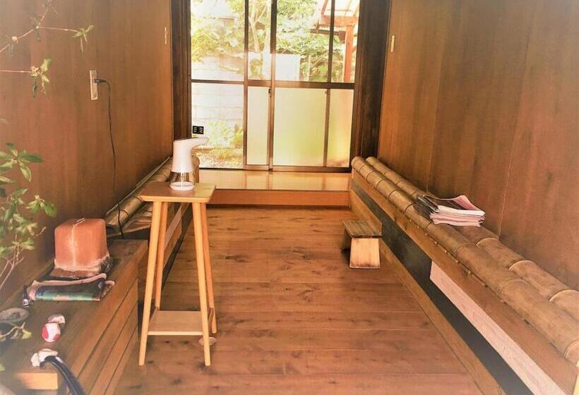 חדר אקונומי, Guest House Oku