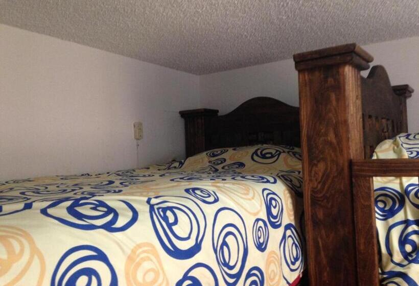 エコノミー４人部屋, Hostal Makea Pachuca
