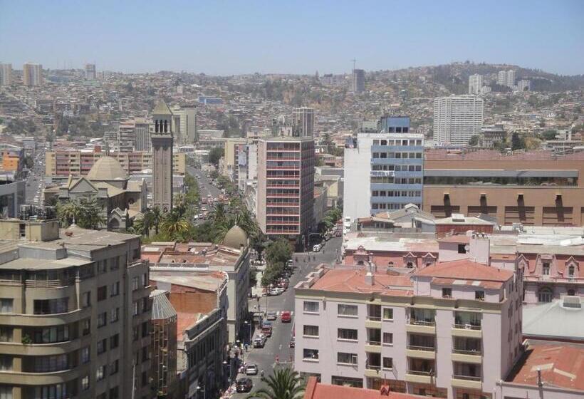 اتاق لوکس با بالکن و چشم‌انداز دریا, The Travelling Chile