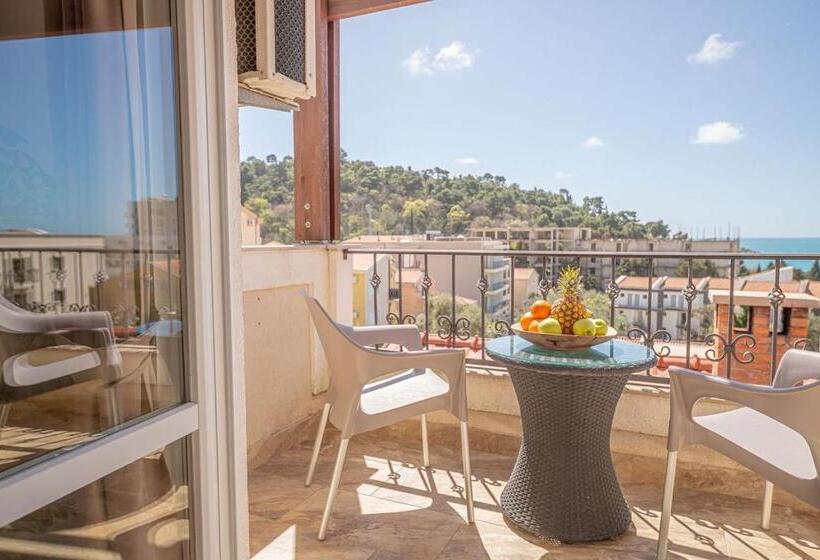 استودیوی استاندارد با چشم‌انداز دریا, Guest House S Lux
