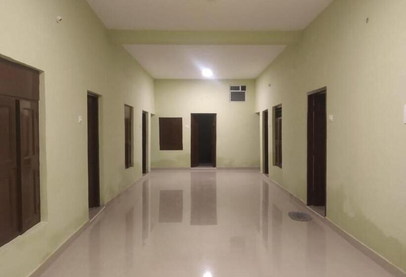 基本三人间, Xavier Guest House