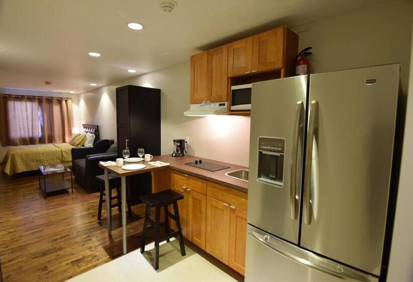 Студия Deluxe, The Lion Inn & Suites
