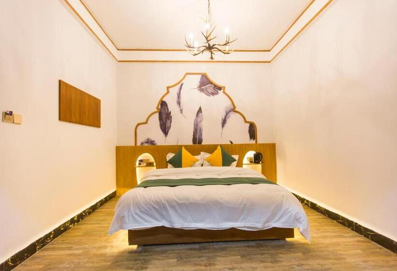 جناح جونيور مزوَّد بتراس, Edinburgh Hostel