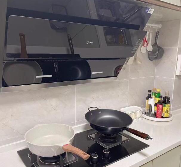 جناح جونيور مزوَّد بتراس, Edinburgh Hostel