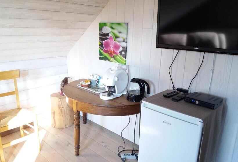 带花园景观的标准三人间, Auberge La Fourchette Paysanne