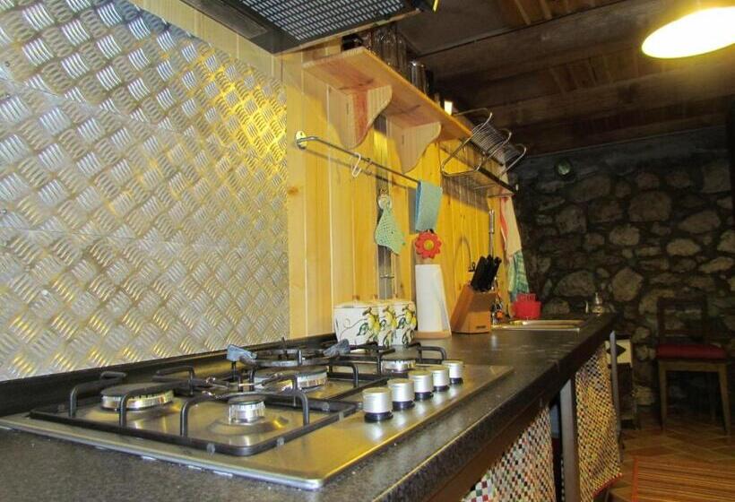 اتاق استاندارد, Joe's Place