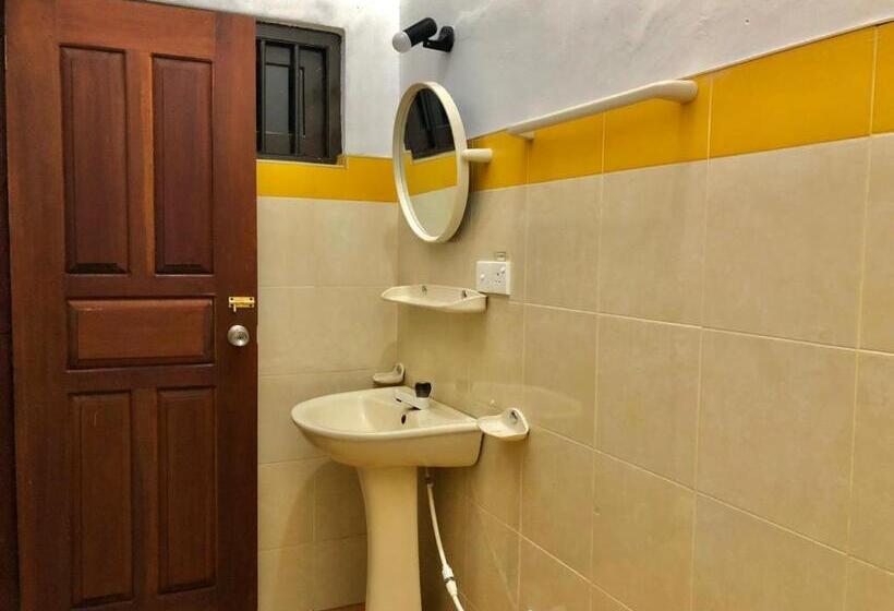 اتاق راحتی سه تخته, Sundowners Guesthouse