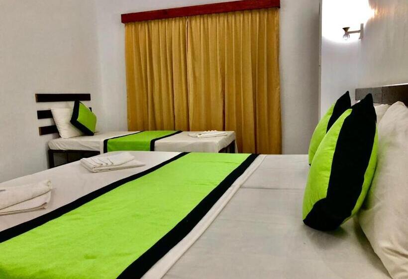 اتاق استاندارد سه نفره, Sundowners Guesthouse