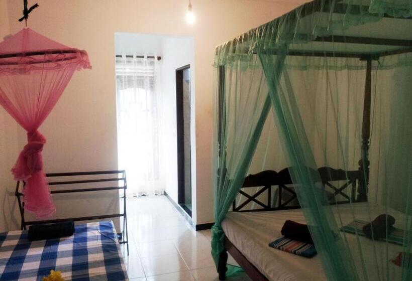 اتاق استاندارد سه نفره, Rainbow Guest House
