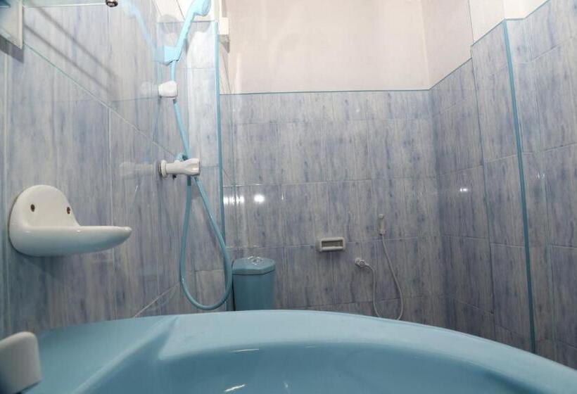 اتاق خانوادگی, Rainbow Guest House