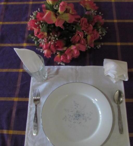 اتاق راحتی سه تخته, Rainbow Guest House
